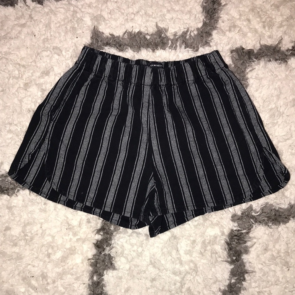 BRANDY MELVILLE SAMI SHORTS